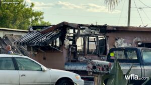 1 killed, 1 with life-threatening injuries after fire in Holiday: sheriff's office